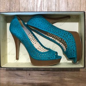 Enzo Angiolini Turquoise Suede Heels